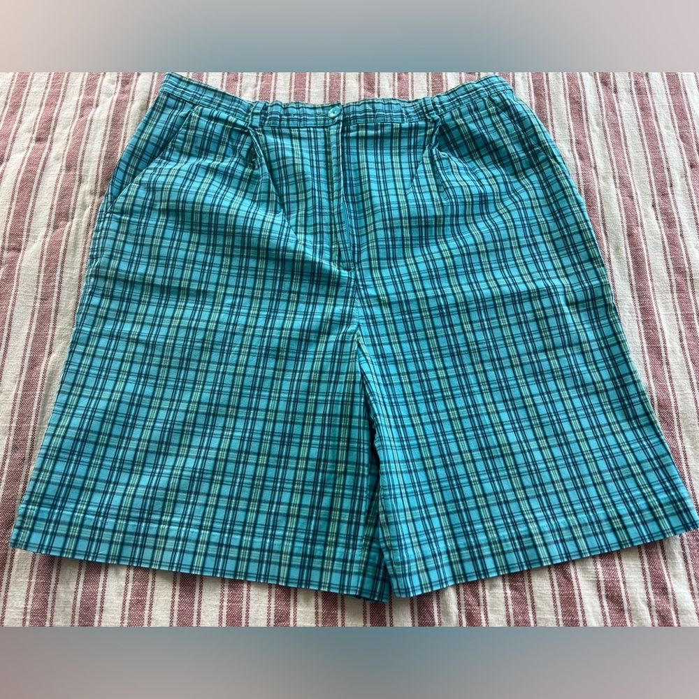 Liz Claiborne Liz Golf Women’s Blue Plaid Shorts, Size 12